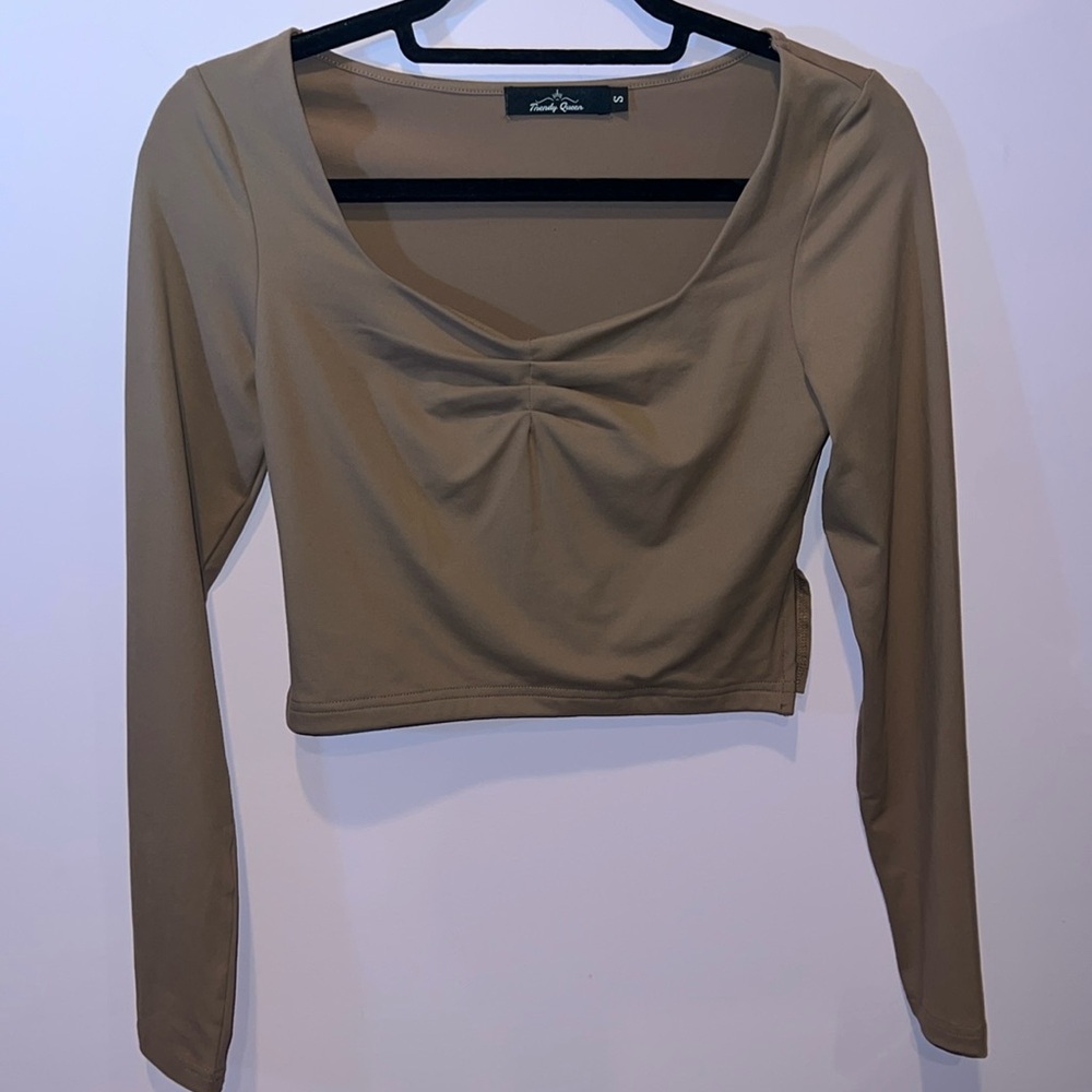 Trendy Queen long sleeve crop top slit sides size small lime new soft neutral